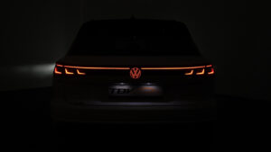 Phares avant rouges Volkswagen Touareg R eHybrid