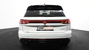 Volkswagen Touareg R eHybrid vue arrière avec feux rouges